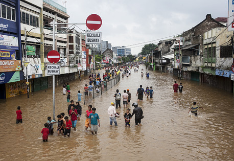 Flooding cities: climate risks in the urban age